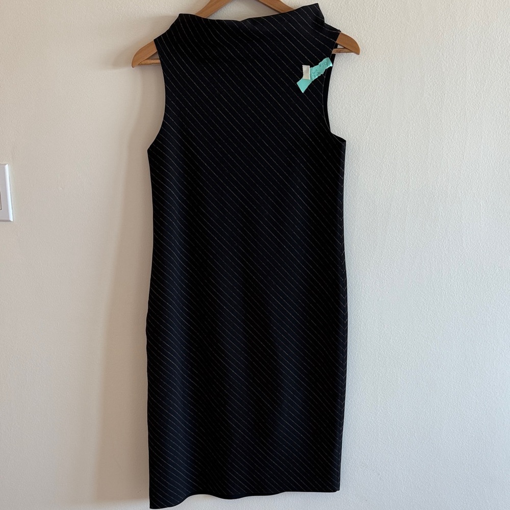 Elegant Black Sleeveless Dress with Bow Accent